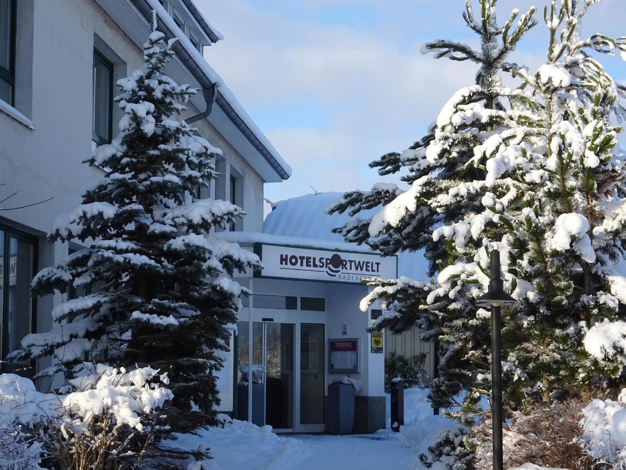 Hotel Sportwelt ラーデベルク エクステリア 写真