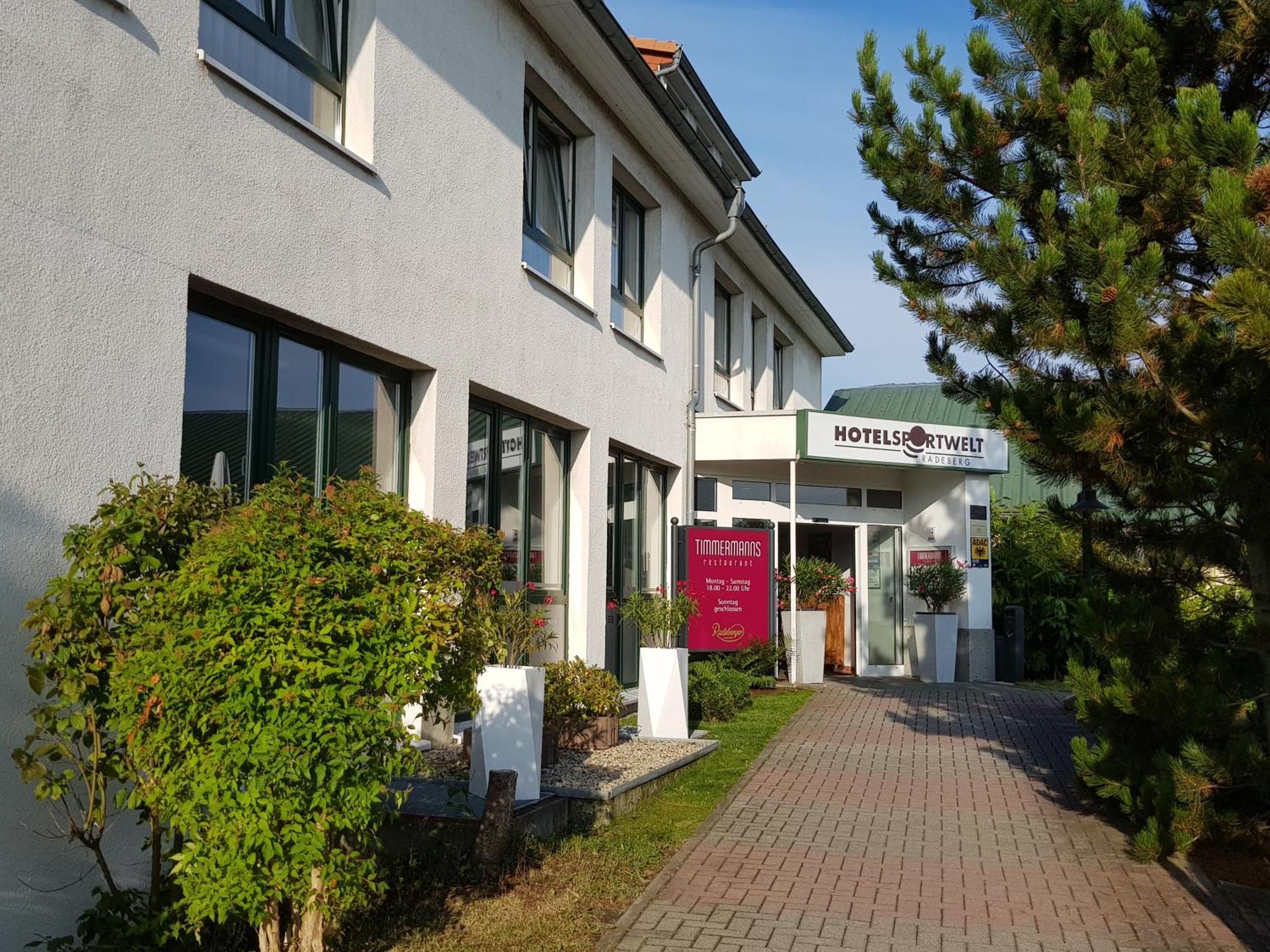 Hotel Sportwelt ラーデベルク エクステリア 写真