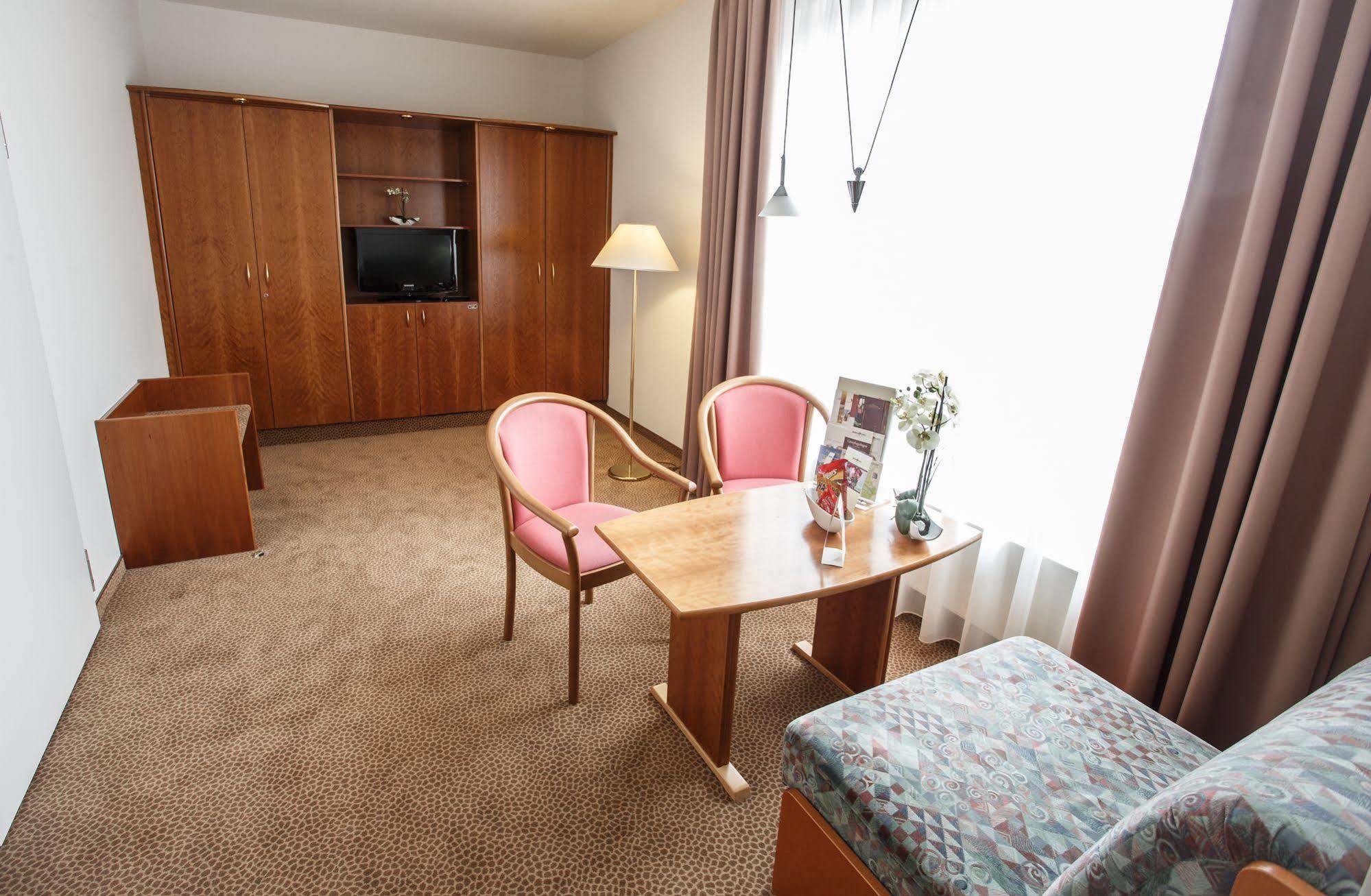 Hotel Sportwelt ラーデベルク エクステリア 写真